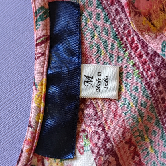 Francesca's, M, Floral sleeveless100% rayon top - Picture 4 of 6